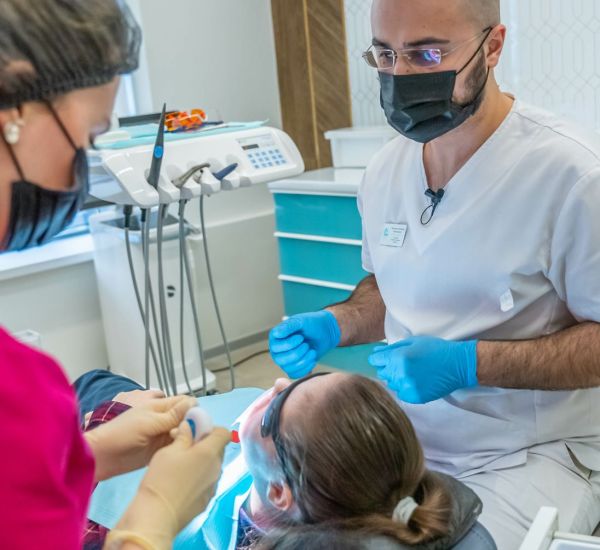Имплантация зубов в стоматологии Москвы
